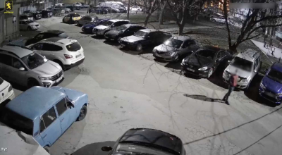 (VIDEO) Trei tineri au furat 25 de plăcuțe de înmatriculare dintr-o curte de la Botanica - Photo