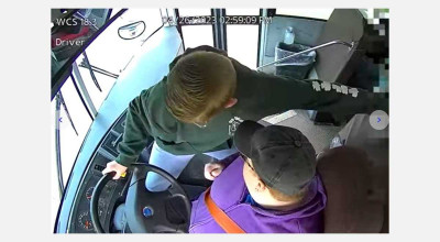 Un elev de doar 13 ani a reușit să salveze alți 66 copii, după ce a preluat volanul autobuzului cu care plecau acasă - Photo