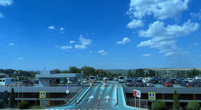 Parcarea Aeroportului Chișinău este ocupată, în mare parte, de mașini din Ucraina! Ce spune administrația - Photo