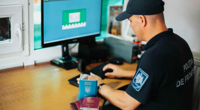 2 șoferi au fost depistați cu permise de conducere false. Ambii încercau să intre în Moldova - Photo