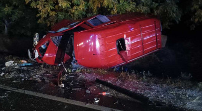 Impact frontal între un BMW și Mercedes la Ungheni. Unul dintre șoferi a decedat - Photo