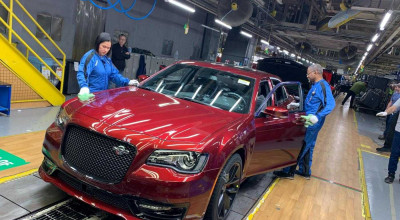 Chrysler a anunțat oficial sfârșitul producției celebrului model 300C - Photo