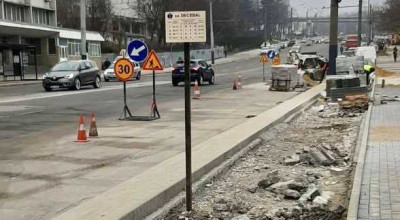 Trafic rutier suspendat, parțial, pe bd. Decebal! Se repară trotuarele - Photo