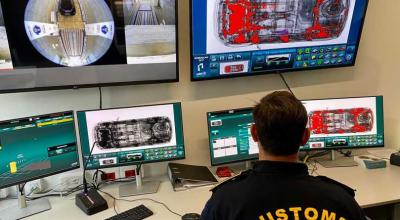 Automobilele vor fi verificate printr-un scaner cu raze X. Este primul instalat din cele 26 - Photo