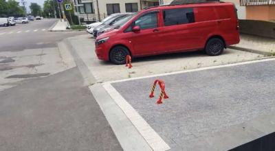 Primăria continuă demontarea elementelor anti-parking din capitală - Photo