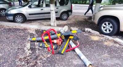 Primăria continuă să elimine elementele antiparking, instalate ilegal - Photo