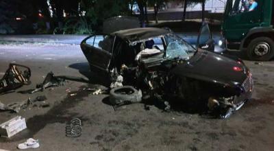 Accident nocturn: o persoană a ajuns la spital, după ce Mercedesul în care se afla, s-a izbit într-un stâlp - Photo