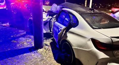 (FOTO) Seară tragică pentru un șofer, după ce s-a tamponat într-un stâlp - Photo