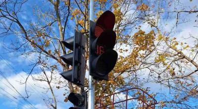 (FOTO) Un alt semafor, dotat cu avertizare sonoră, a fost instalat în capitală - Photo