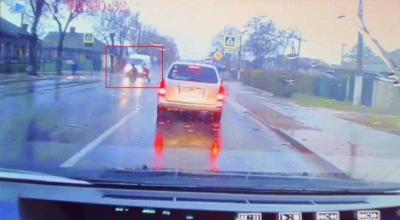 2 copii de doar 10 ani, au ajuns la spital, după ce au fost loviți pe trecere de pietoni - Photo