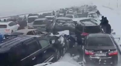 Accident masiv pe o autostradă din Kazahstan: peste 40 de vehicule sunt implicate - Photo