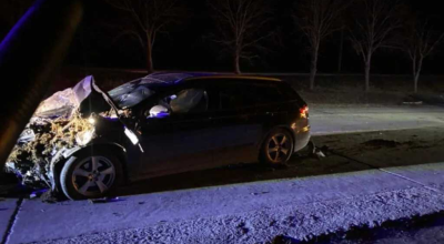 (FOTO) Un Ford Mondeo a lovit un căruțaș. O persoană a fost transportată la spital - Photo