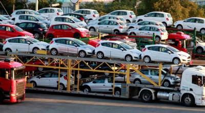 Mașini fantome și avansuri pierdute: procurorii au descoperit o rețea de escroci - Photo