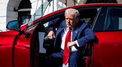 Trump a cumpărat o Tesla Model S, pe care nu o va putea conduce - Photo