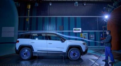 Noul Jeep Compass debutează în Europa. SUV compact cu design aerodinamic și opțiuni electrificate promițătoare - Photo
