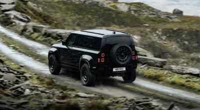 Land Rover dezvăluie Defender OCTA Black, o ediție exclusivistă cu accente negre integrale și motor V8 - Photo