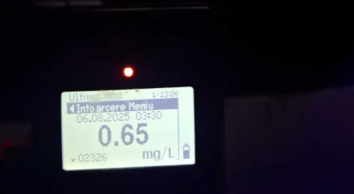 Incident neobișnuit la Căușeni. Un șofer băut a lovit autospeciala poliției în timpul testării cu Drager - Photo