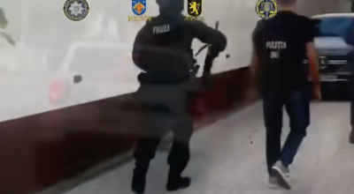 Un ucrainean, suspectat de escrocherie. Promitea importuri de automobile din SUA, însă mașinile nu mai ajungeau la clienți - Photo