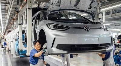 Volkswagen încetinește ritmul: producția de mașini electrice din Germania, suspendată temporar - Photo