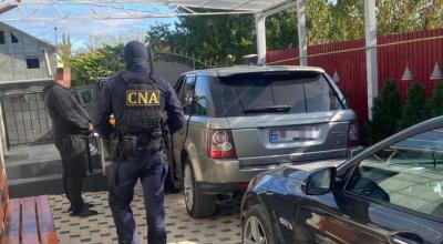 Un fost angajat ASP, reținut de ofițerii CNA. Continuă perchezițiile în dosarul legat de „fabricarea” permiselor - Photo