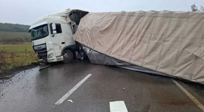 Tragedie la Iași. Două persoane au decedat, în urma unui accident violent între un TIR și un autoturi - Photo