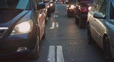 De mâine, șoferii sunt obligați să circule cu farurile aprinse și ziua. Cum poți fi sancționat dacă ignori regula - Photo