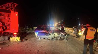 O Toyota s-a răsturnat pe traseul M5, după ce șoferița a efectuat o depășire neregulamentară. 2 persoane au decedat - Photo