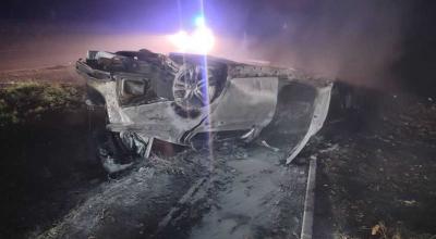 (FOTO) Accident grav la Edineț. Un tânăr a ajuns la spital după ce mașina a luat foc - Photo