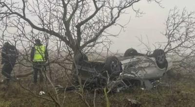 Accident violent la ieșirea din Edineț. Șoferul s-a răsturnat cu mașina și a fugit de la fața locului, fiind prins ulterior beat - Photo