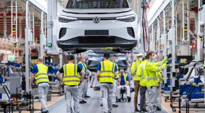 Volkswagen își modifică strategia și anunță investiții uriașe, și măsuri de austeritate pentru a face față piețelor dificile - Photo
