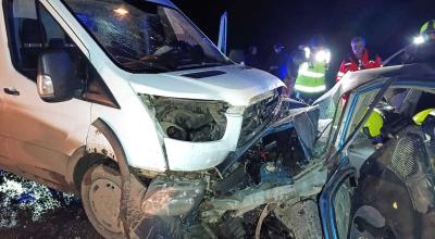 Accident violent pe un drum din Drochia. Un șofer a rămas blocat între fiarele mașinii avariate - Photo