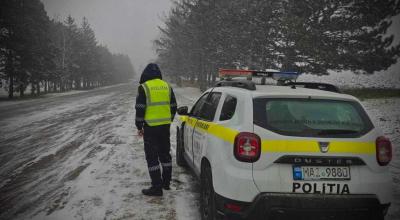 Poliția: pe mai multe porțiuni de drum s-a format polei și gheață. Șoferii sunt îndemnați să conducă cu maximă prudență - Photo