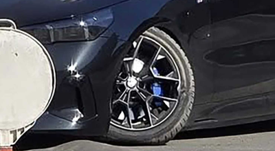 Șoferului unui BMW a rămas cu mașina avariată, după ce a avut o tentativă nereușită de derapaj - Photo