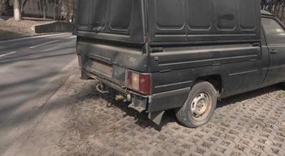 Mașinile ruginite și uitate în curțile din capitală, nu pot fi evacuate. Autoritățile dau vina pe lipsa unui regulament - Photo