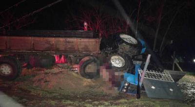 Accident la Purcari. Un tractor s-a inversat, iar șoferul acestuia a fost transportat la spital - Photo