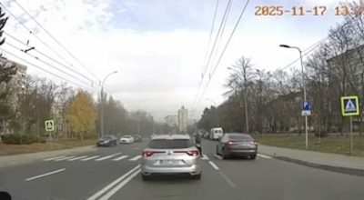 Șoferul unui Ford, sancționat de polițiști după ce era la doar un pas de a spulbera un pieton pe trecere - Photo