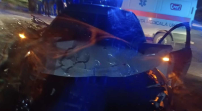 Șoferul unui Lincoln a rămas blocat între fiarele propriului automobil, în urma unui accident rutier - Photo